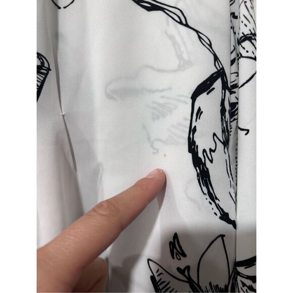 Chico's Bloom Floral Sketch Scarf Layered Blouse Black White Size Large - Picture 8 of 12